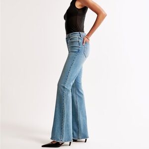 ABERCROMBIE High Rise Vintage Flare Jean x Medium - size 26/S